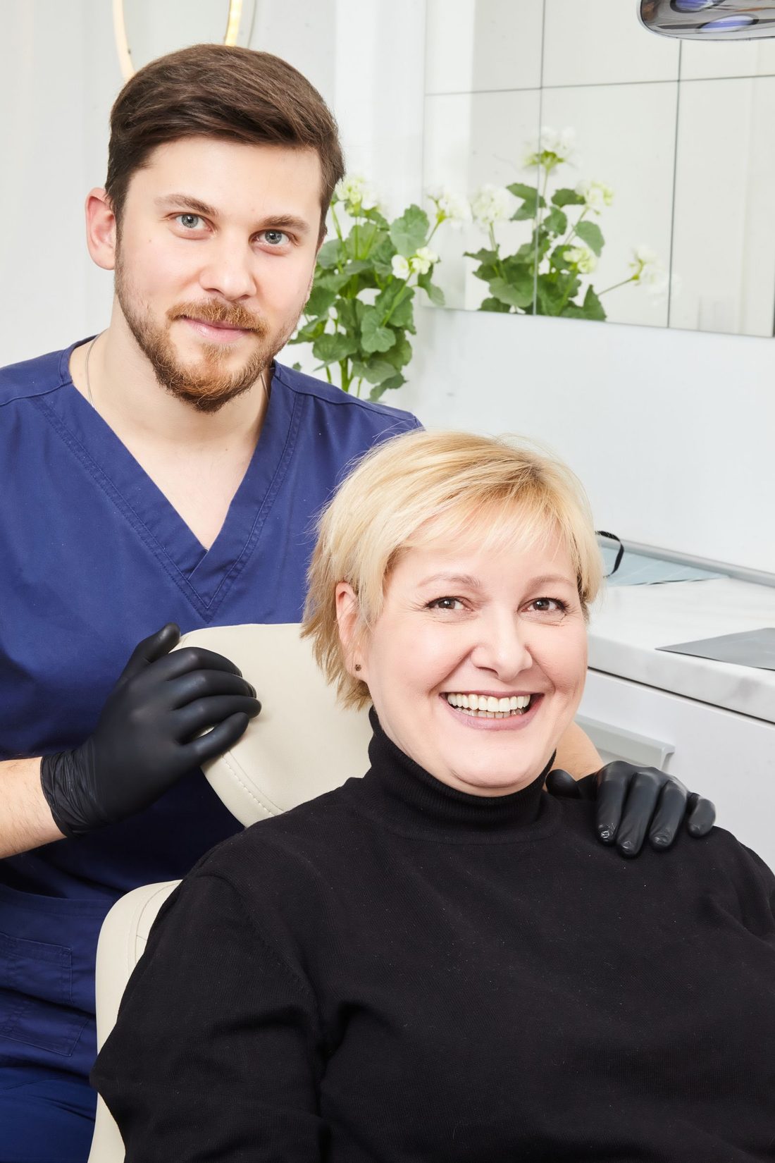Especialista realizando escaneo dental 3D en Smile Experts