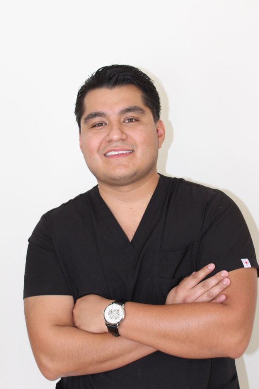Armando Juárez, odontólogo